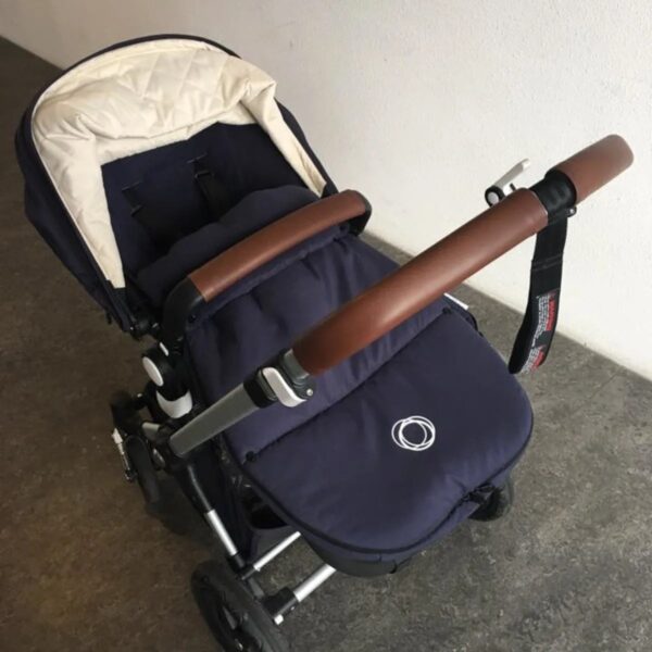 Kundenfoto: Kinderwagen mit braunem Lederbezug für Schiebebügel und Tragebügel von Re-Covers