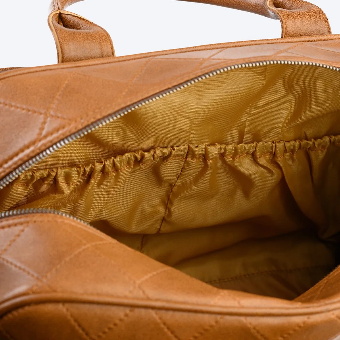 Wickeltasche aus cognacfarbenem Leder – Bild 5